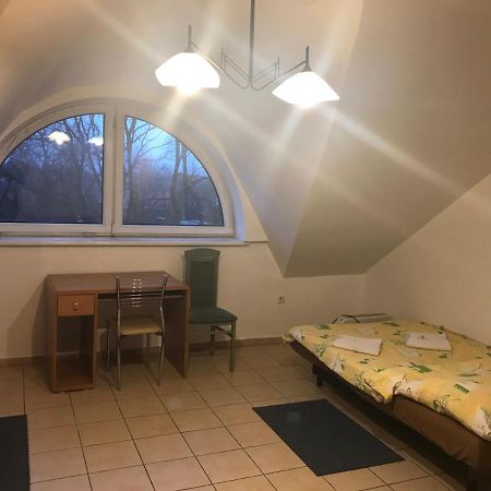 Хостел Pilgrims Place Ченстохова Экстерьер фото